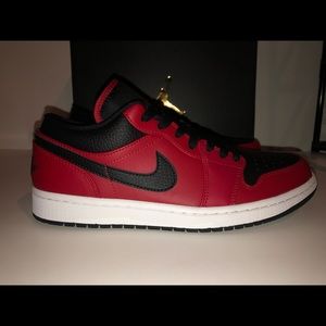 Jordan 1 Low Reverse Bred Pebbled Swoosh 553558-605